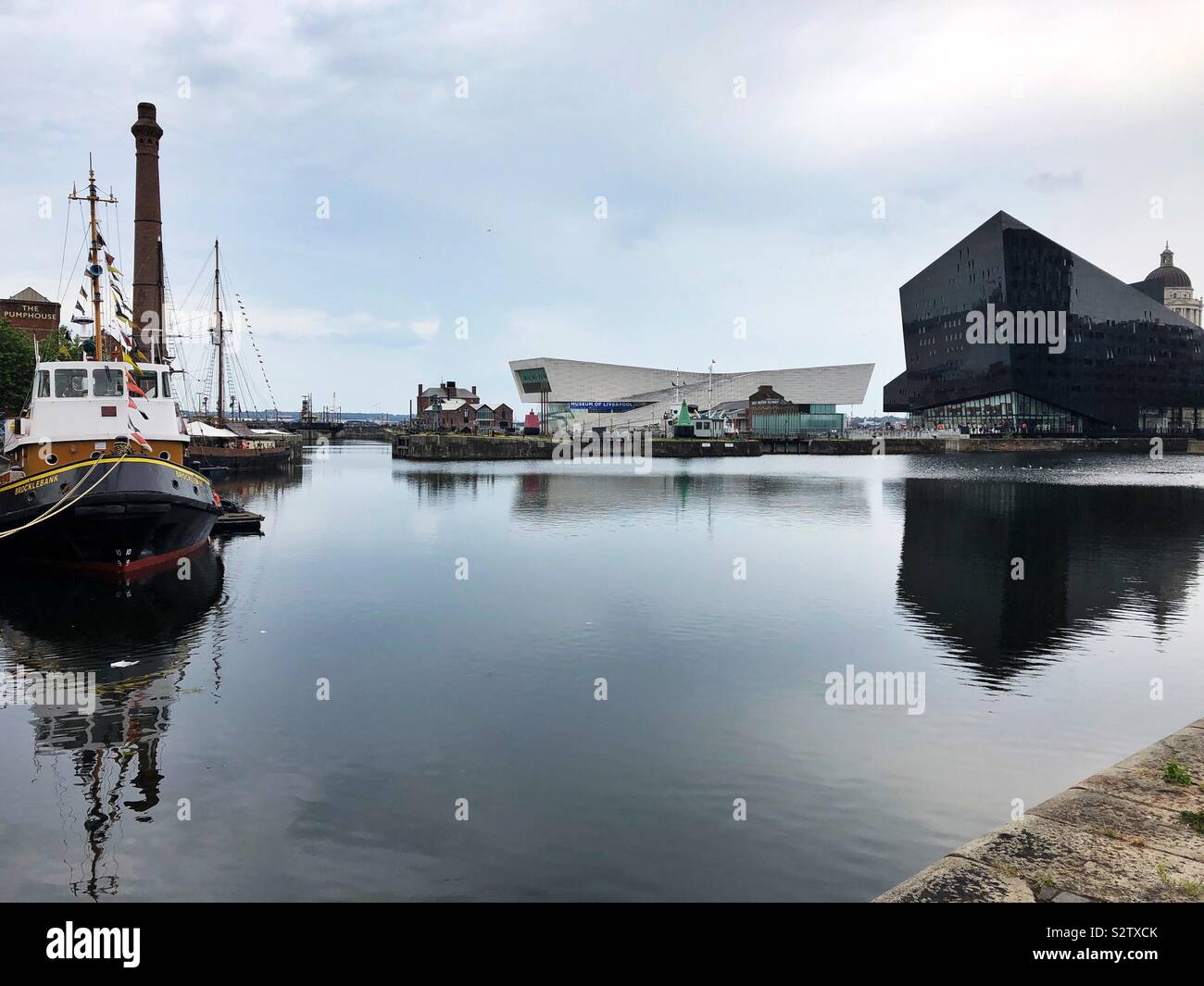 Le Musée de Liverpool et de l'île de Mann vues de tout bâtiment Liverpool docks. Banque D'Images