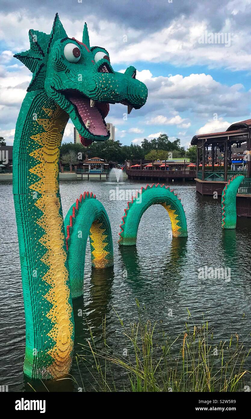 Brickley Le Serpent de mer de lego au Disney Springs, Downtown Disney - Orlando, Floride USA Banque D'Images