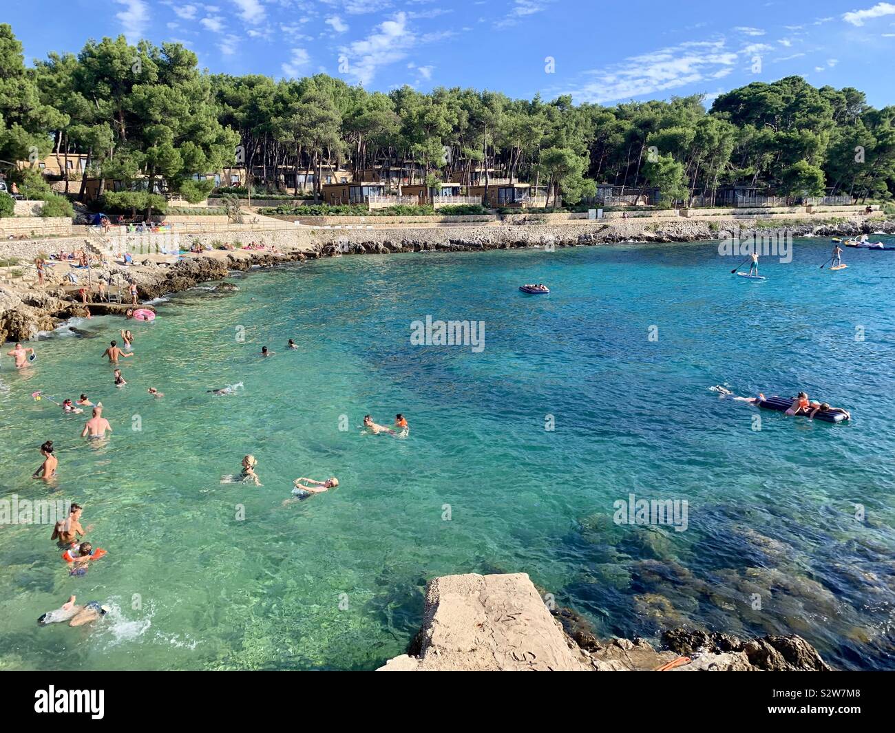 Les nageurs, Lošinj, Croatie Banque D'Images