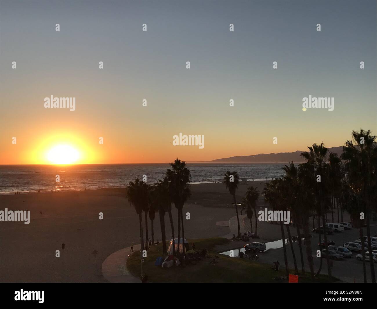 Coucher du soleil sur la plage de Santa Monica Banque D'Images
