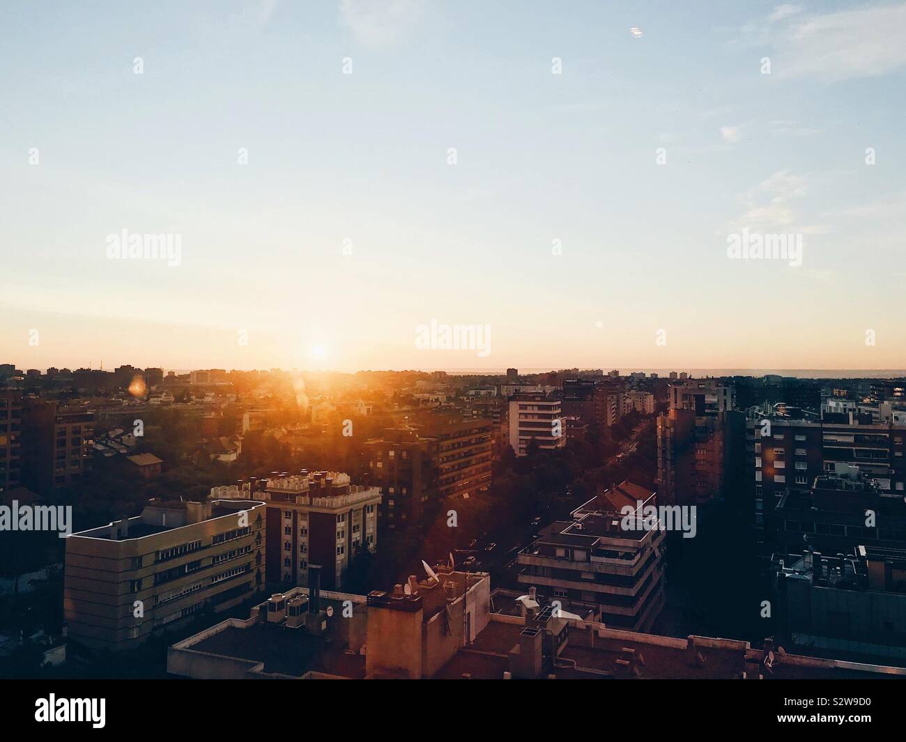 Lever du soleil sur la ville tôt le matin sur Madrid, Espagne Banque D'Images