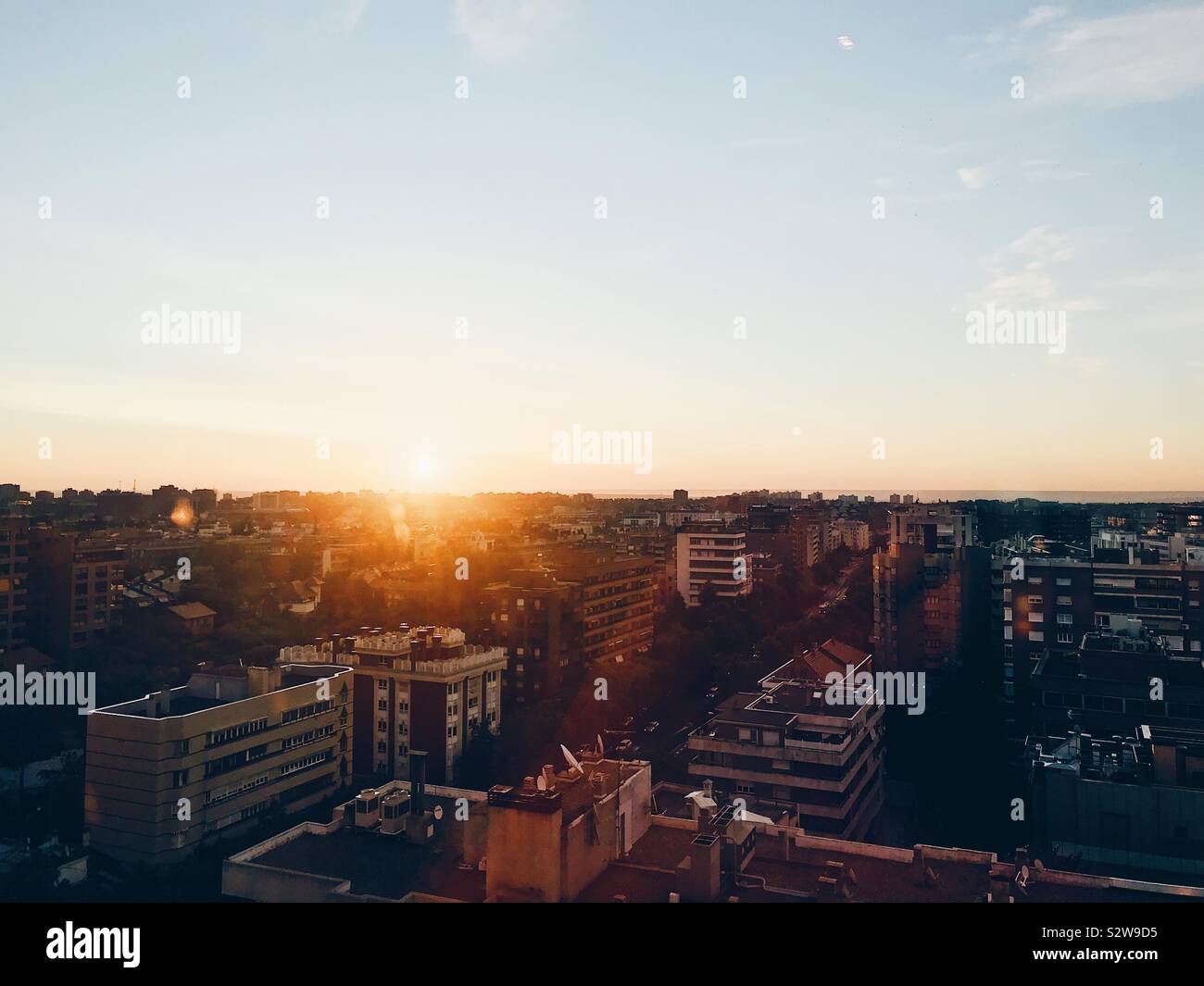 Vue sur la ville tôt le matin au lever du soleil sur Madrid, Espagne Banque D'Images