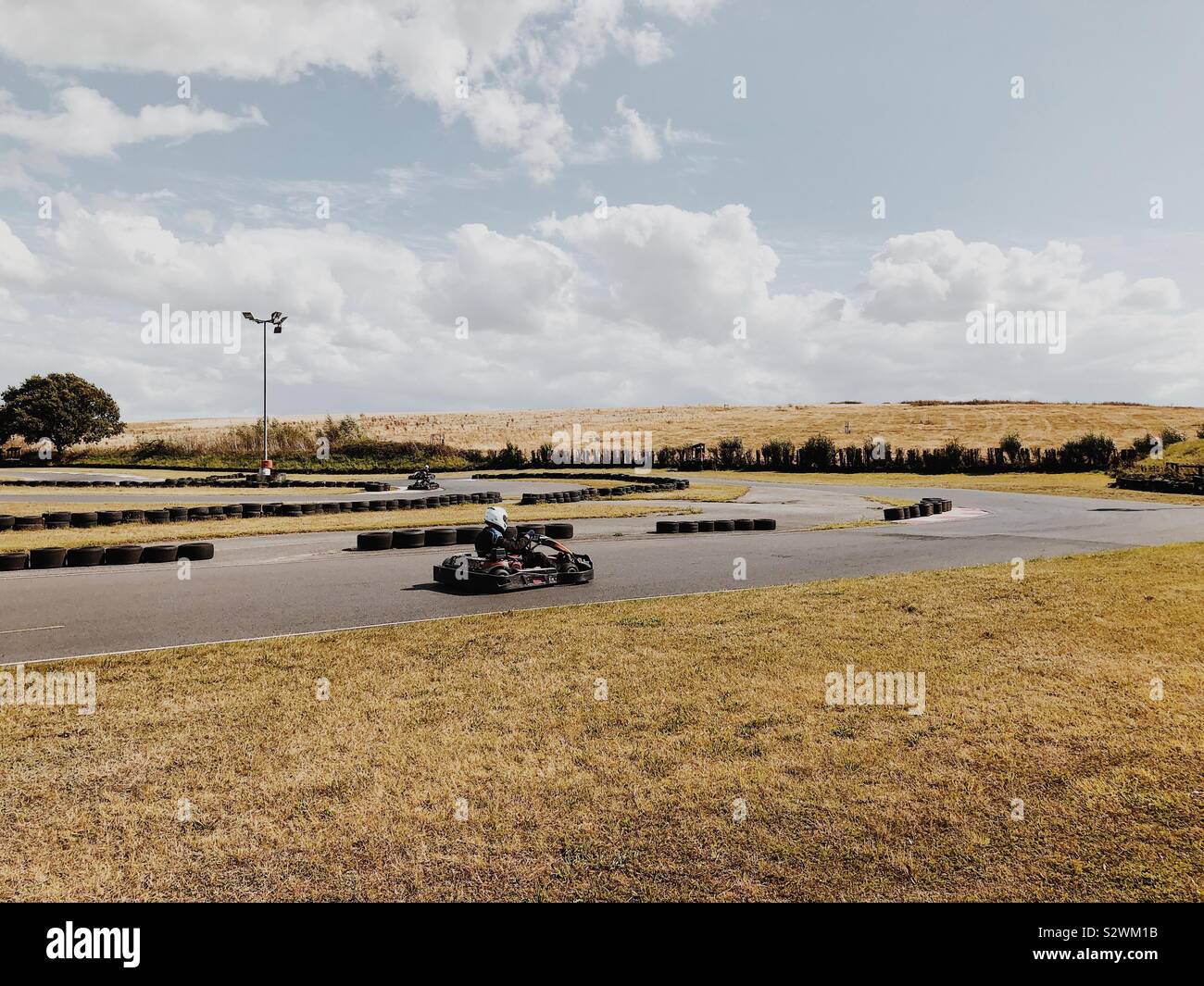 Go Kart racing autour d'une piste Banque D'Images