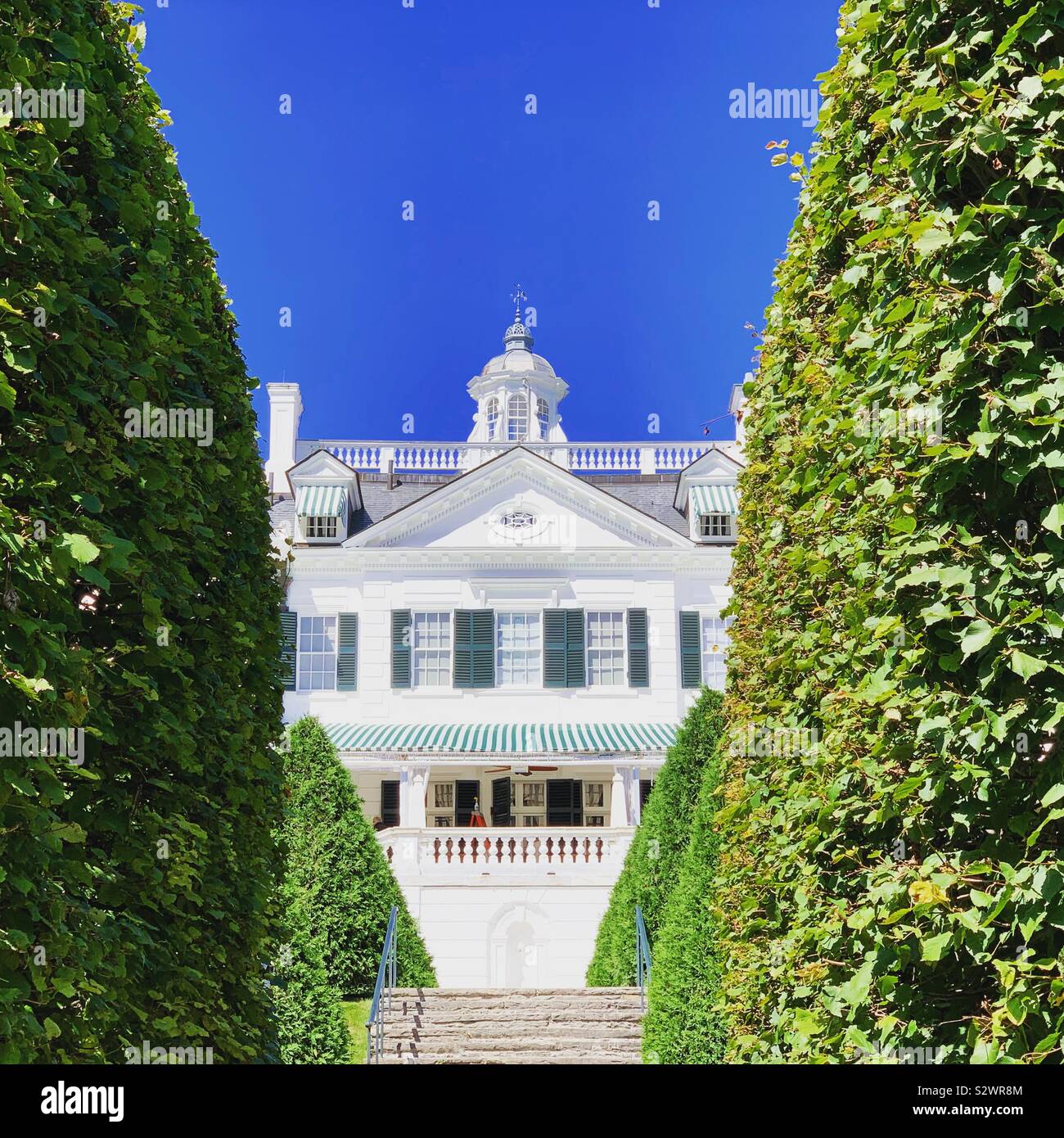 Vue des jardins de la montagne, la maison conçue par l'auteur Edith Wharton, dans lequel elle et son mari Edward vit à partir de 1902-1911. Lenox, Massachusetts, United States. - Image de stock capturée avec un smartphone