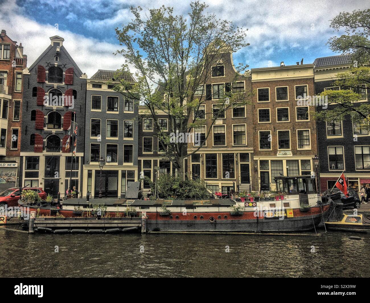 Scène d'un canal à Amsterdam - Image de stock capturée avec un smartphone