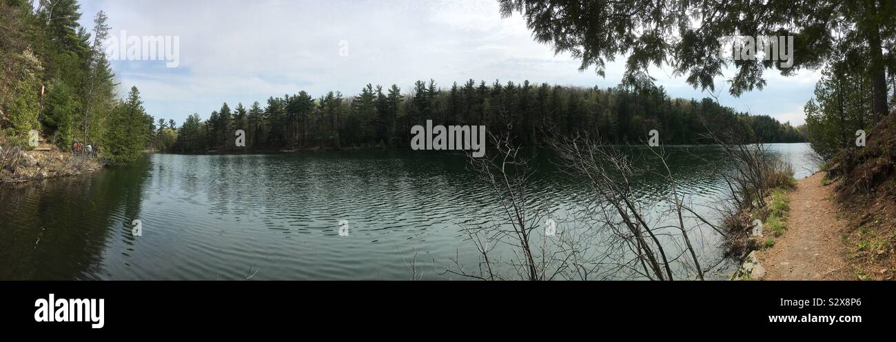 Le Lac Rose, le parc de la Gatineau. Québec, Canada. Banque D'Images