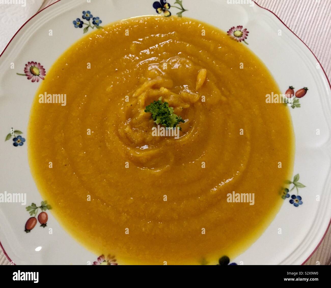 Soupe de musterut et chou-fleur Banque D'Images Soupe de musterut et chou-fleur Banque D'Images