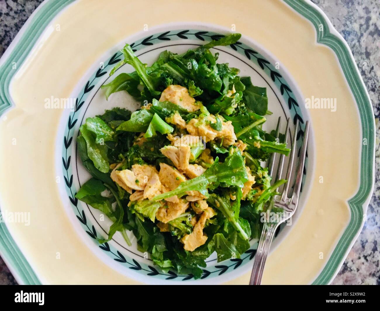 Poulet à la roquette Banque D'Images