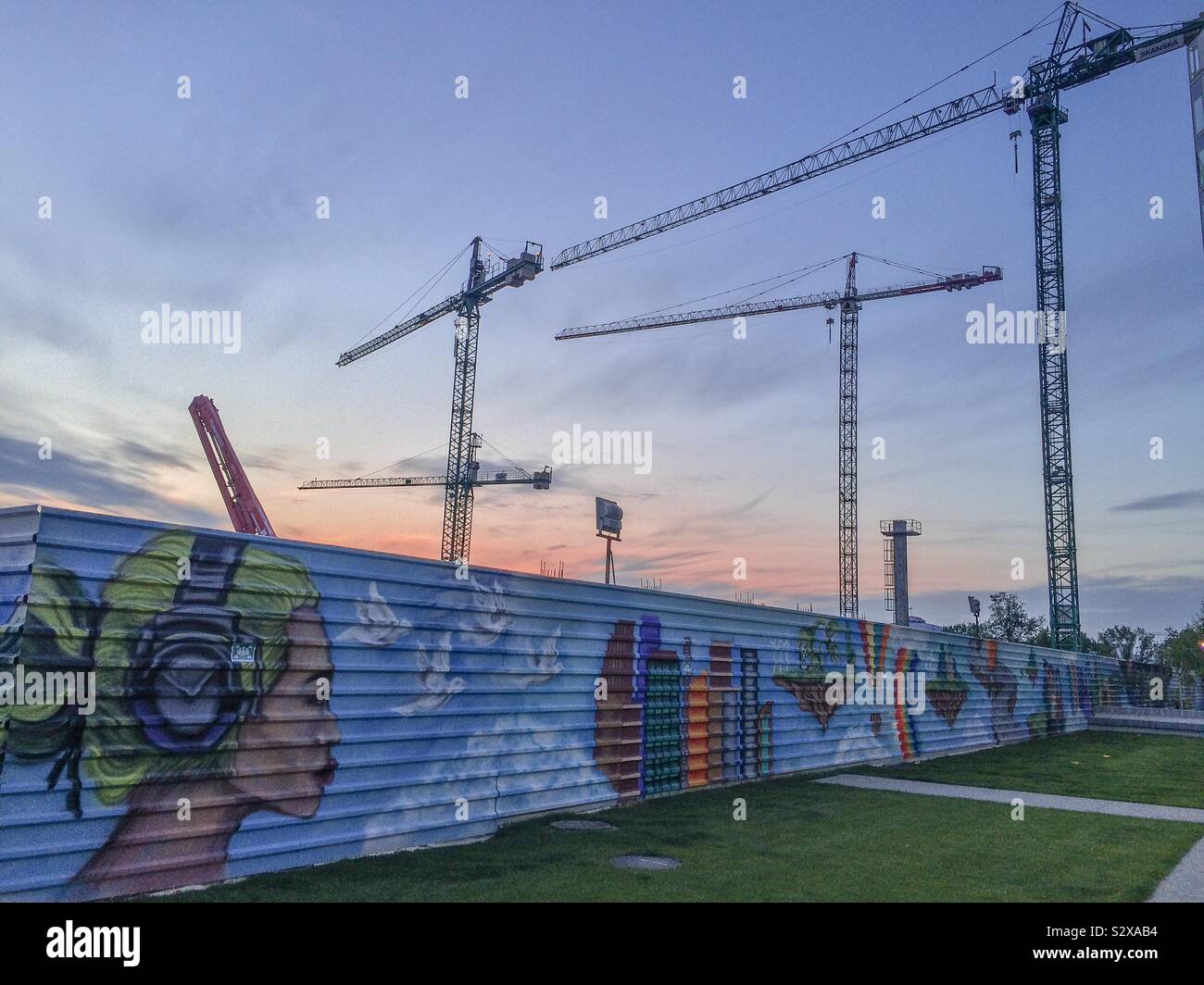 Street art dans une zone de construction, Bucarest, Roumanie, Europe de l'Est Banque D'Images