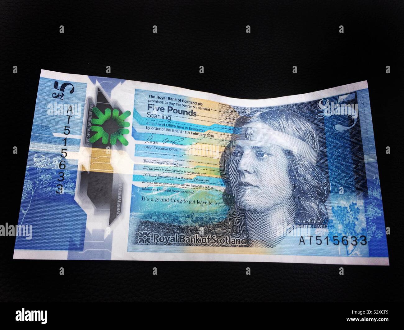 Livre 5 livre Scotish bank note avec Nan Shepherd - Image de stock capturée avec un smartphone