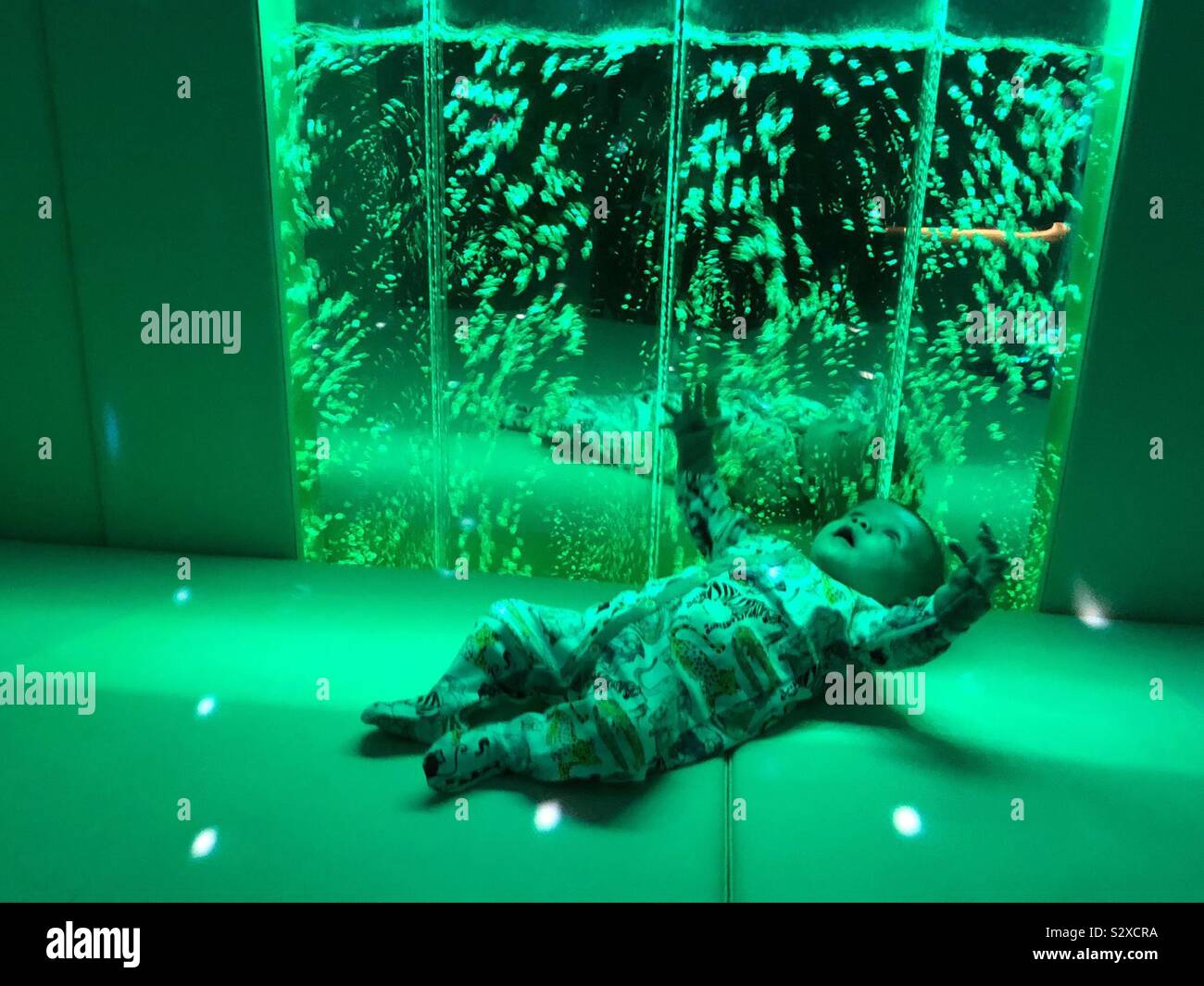 A L Hopital Bebe Chambre Mur Bulle Sensorielle Photo Stock Alamy