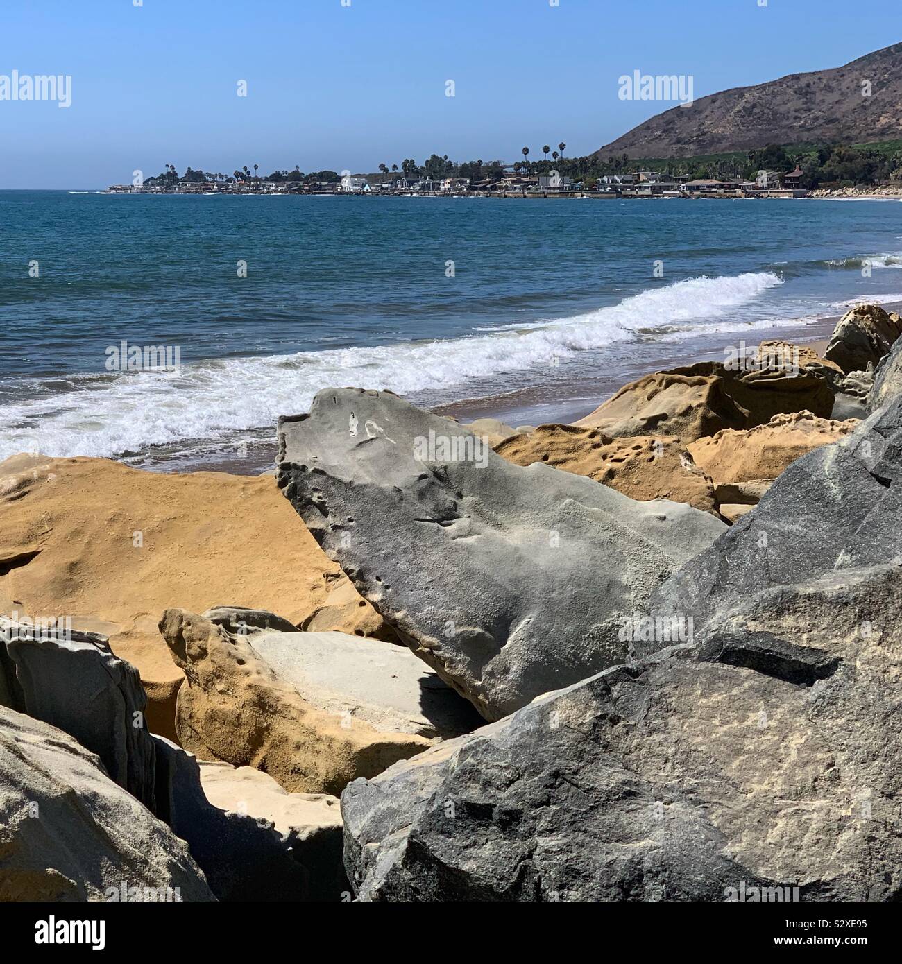 Vue sur la plage à côté de la Route 101, Ventura, California, United States Banque D'Images