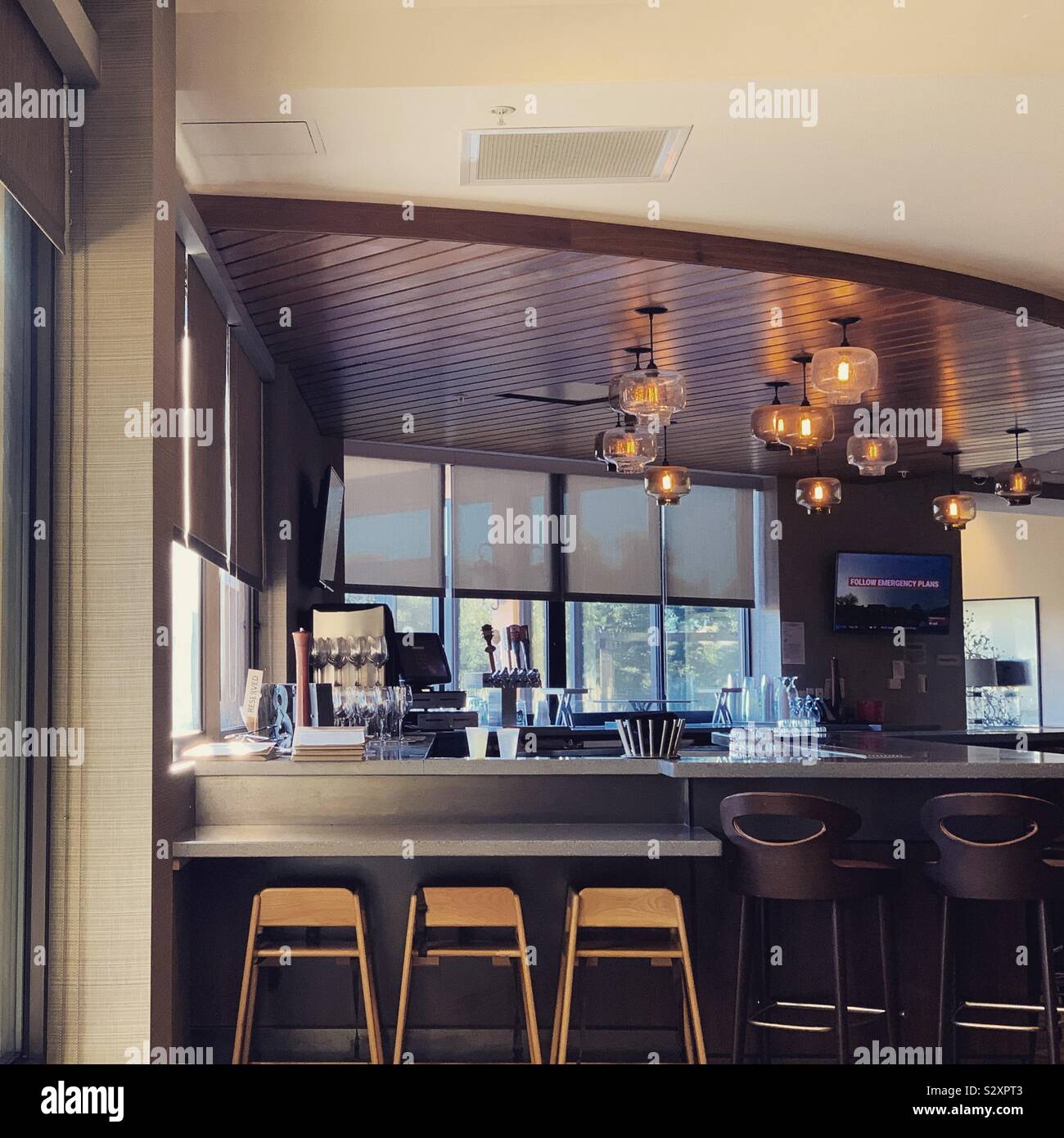 Union européenne & Vine, l'Établissement Springhill Suites Paso Robles Atascadero, Atascadero, California, United States - Image de stock capturée avec un smartphone