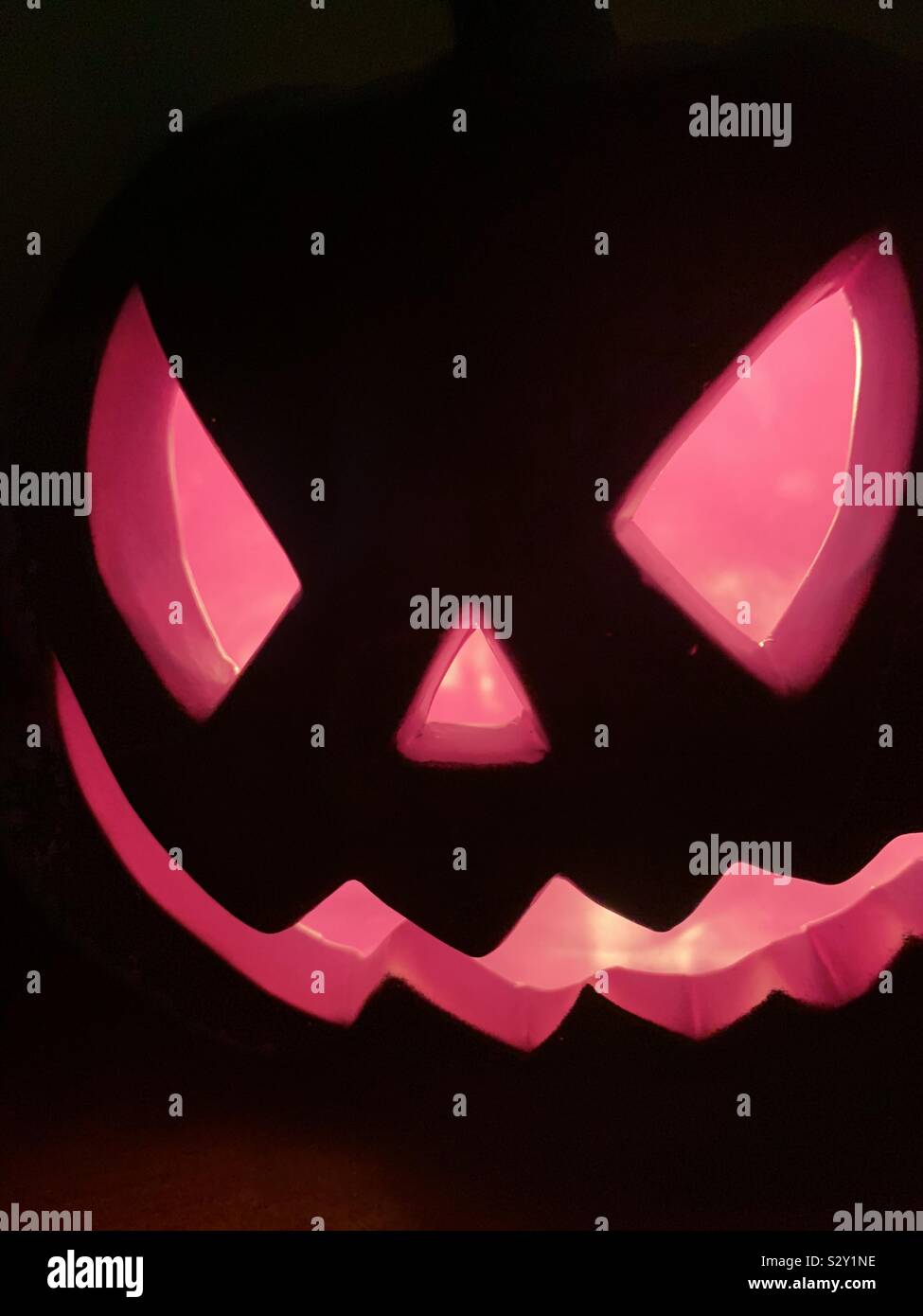 Visage de citrouille lumineux Banque D'Images