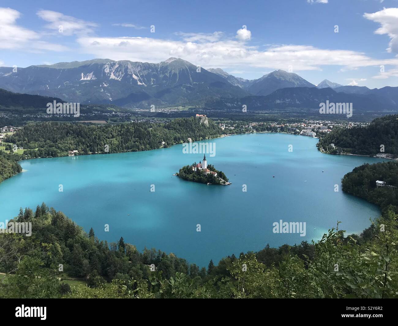 Voir de vue imprenable sur le lac de Bled en Slovénie. Banque D'Images