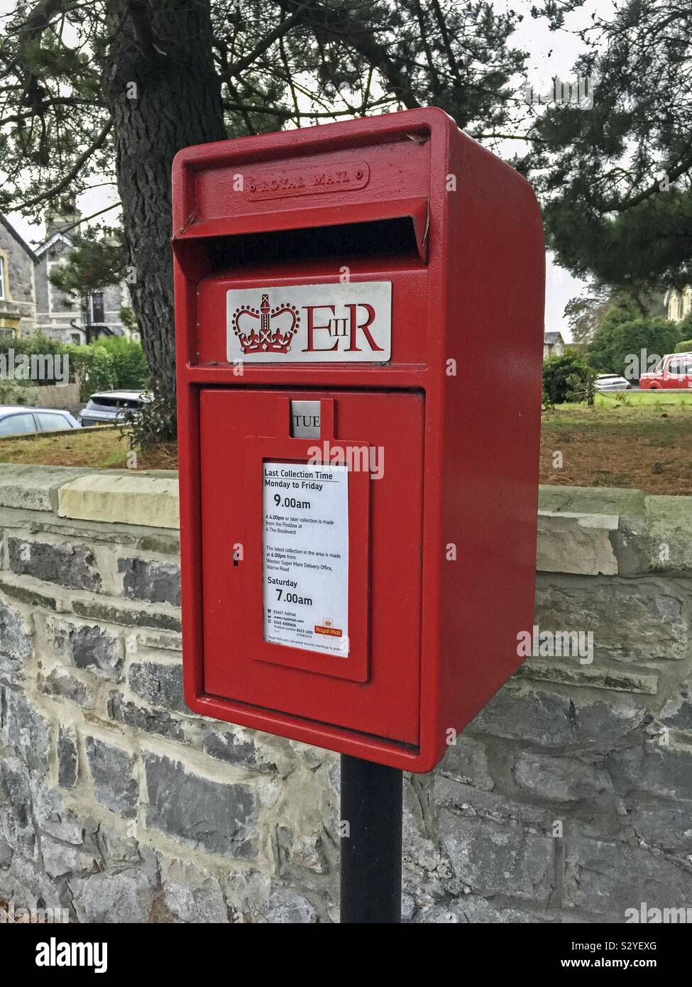 Une lampe moderne type de boîte postale à Weston-super-Mare, UK Banque D'Images