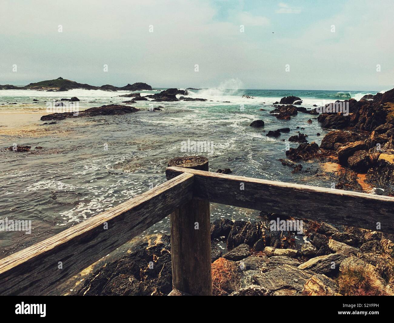 Vue sur les vagues se briser sur la plage - Image de stock capturée avec un smartphone