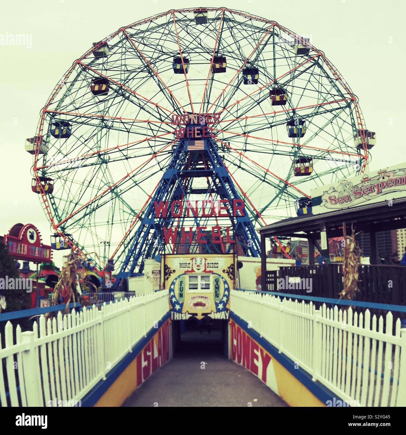 Wonder Wheel ferris ride at Coney Island, Brooklyn, New York, États-Unis d'Amérique. Banque D'Images