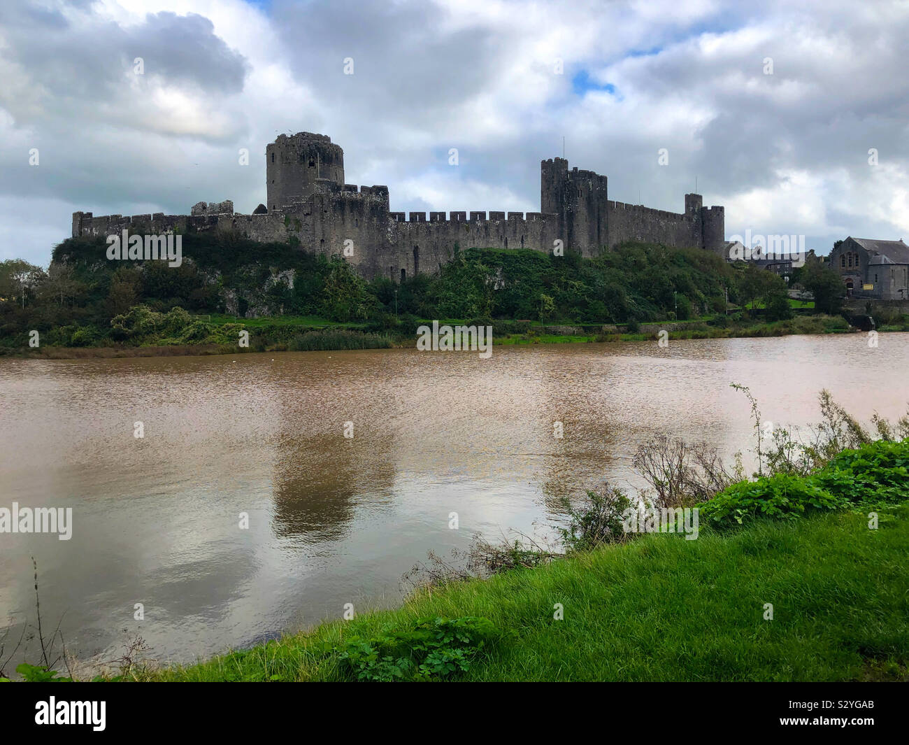 Château de Pembroke et Château étang, Pembroke, Pembrokeshire, Pays de Galles, Royaume-Uni. Banque D'Images