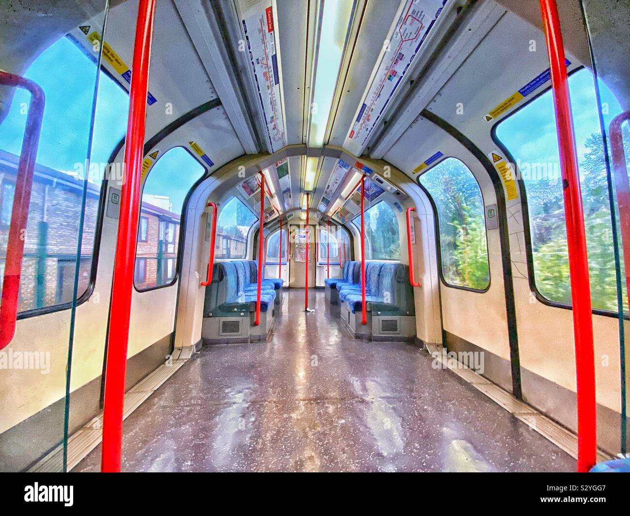 Métro de Londres central line train de tube intérieur Banque D'Images