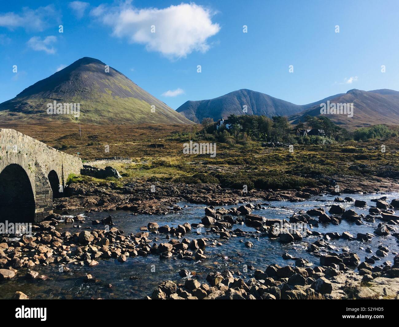 Montagnes Cuillin noires, Sligachan Bridge, Isle of Skye Banque D'Images