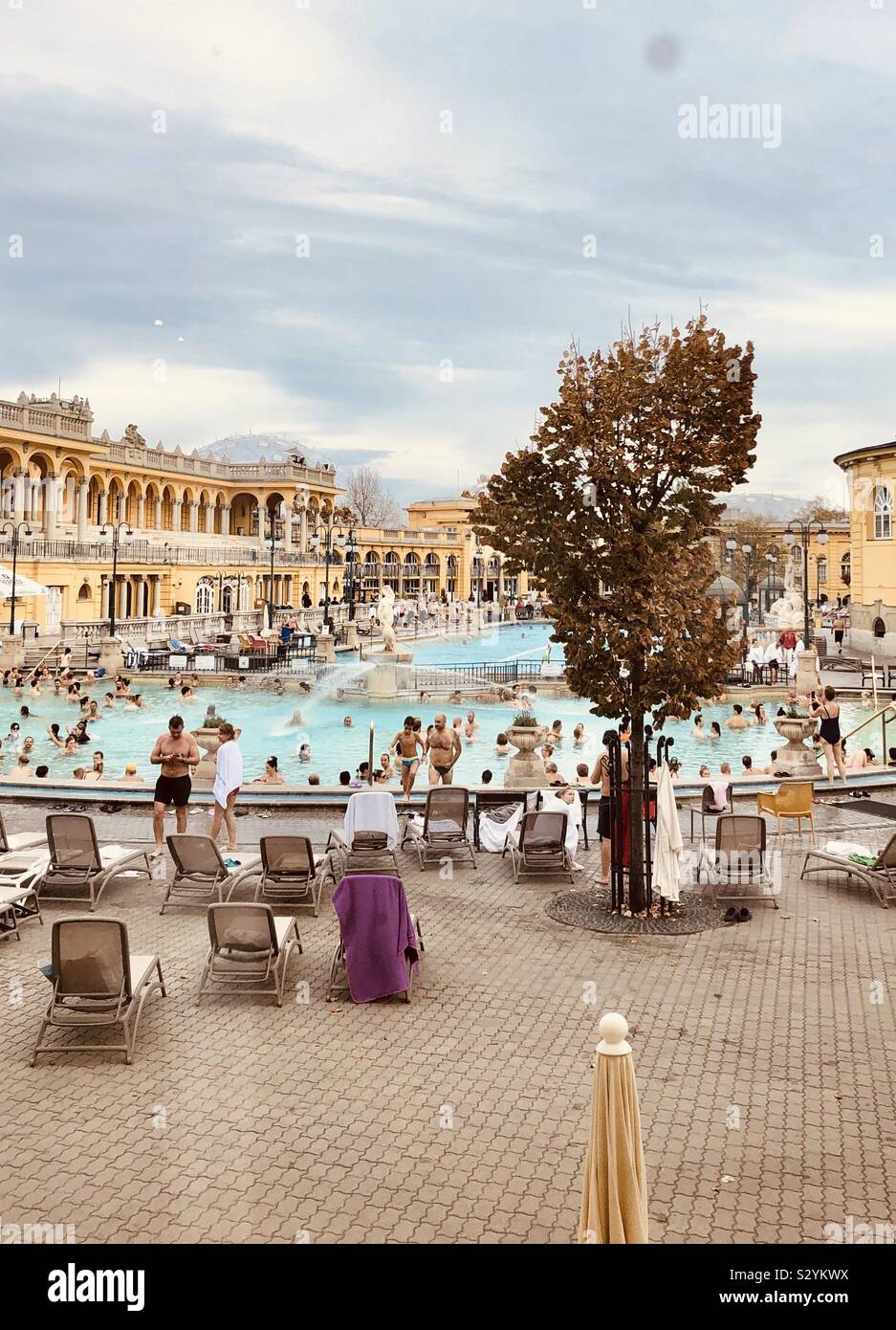 Bains thermaux à Budapest en plein air Banque D'Images