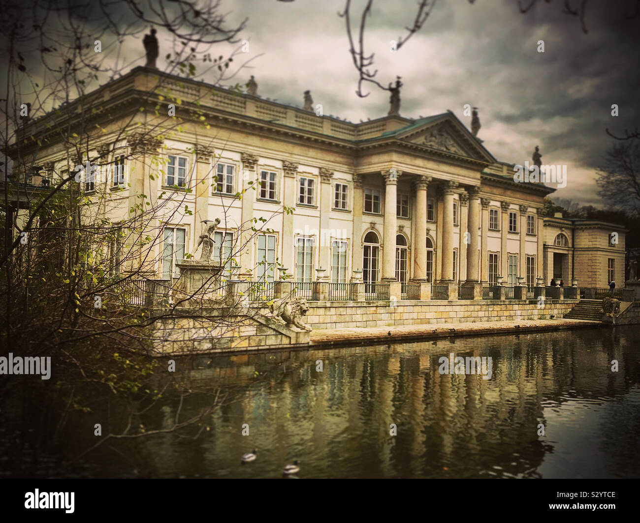 Palais sur l'eau, parc Lazienki Royal, Varsovie, Pologne - Image de stock capturée avec un smartphone