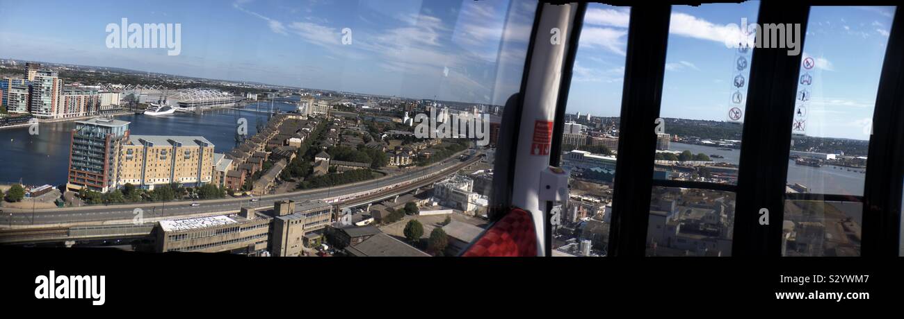 Vue panoramique de Londres et de la rivière Thames Unis Cable Car - Image de stock capturée avec un smartphone
