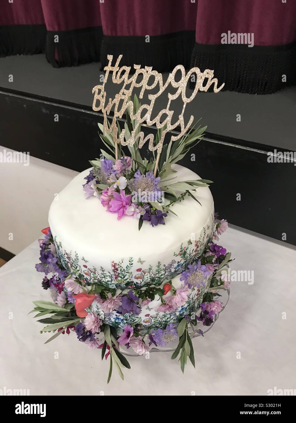 Joyeux 90e Anniversaire Maman Gateau Photo Stock Alamy Joyeux 90e Anniversaire Maman Gateau Photo Stock Alamy