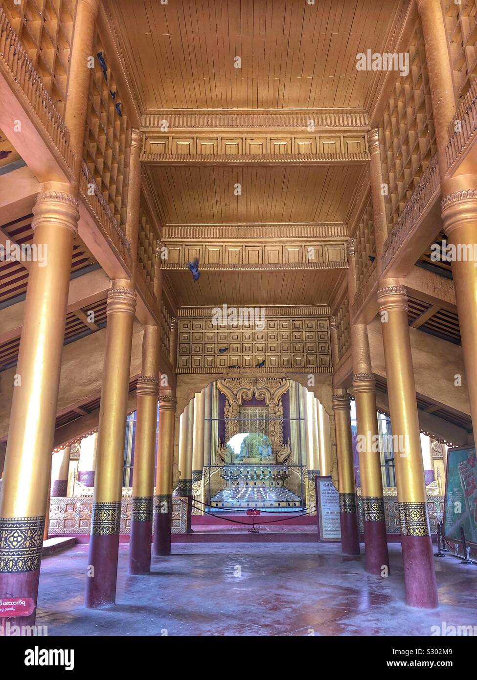 Palais Royal de Mandalay. - Image de stock capturée avec un smartphone