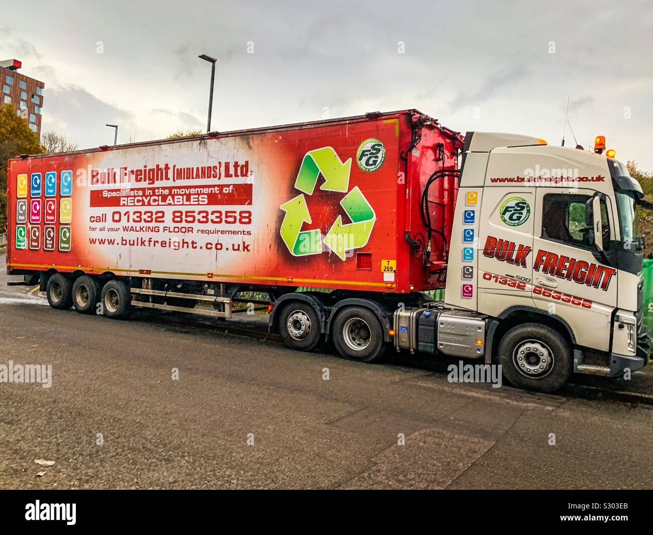 Camion de marchandises en vrac le recyclage des déchets Banque D'Images