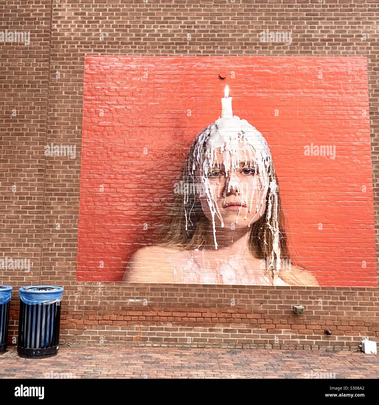 Street Art Femme Avec Une Bougie Laissant Tomber Sur Son Visage Joyeux Anniversaire Photo Stock Alamy Street Art Femme Avec Une Bougie Laissant Tomber Sur Son Visage Joyeux Anniversaire Photo Stock Alamy