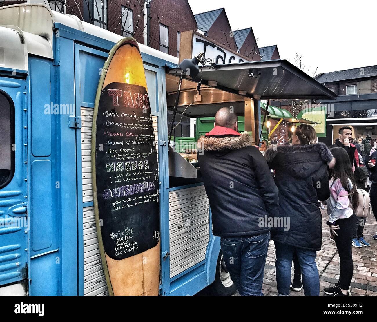 Street Food Vendor Vendre nourriture Mexicaine - Image de stock capturée avec un smartphone