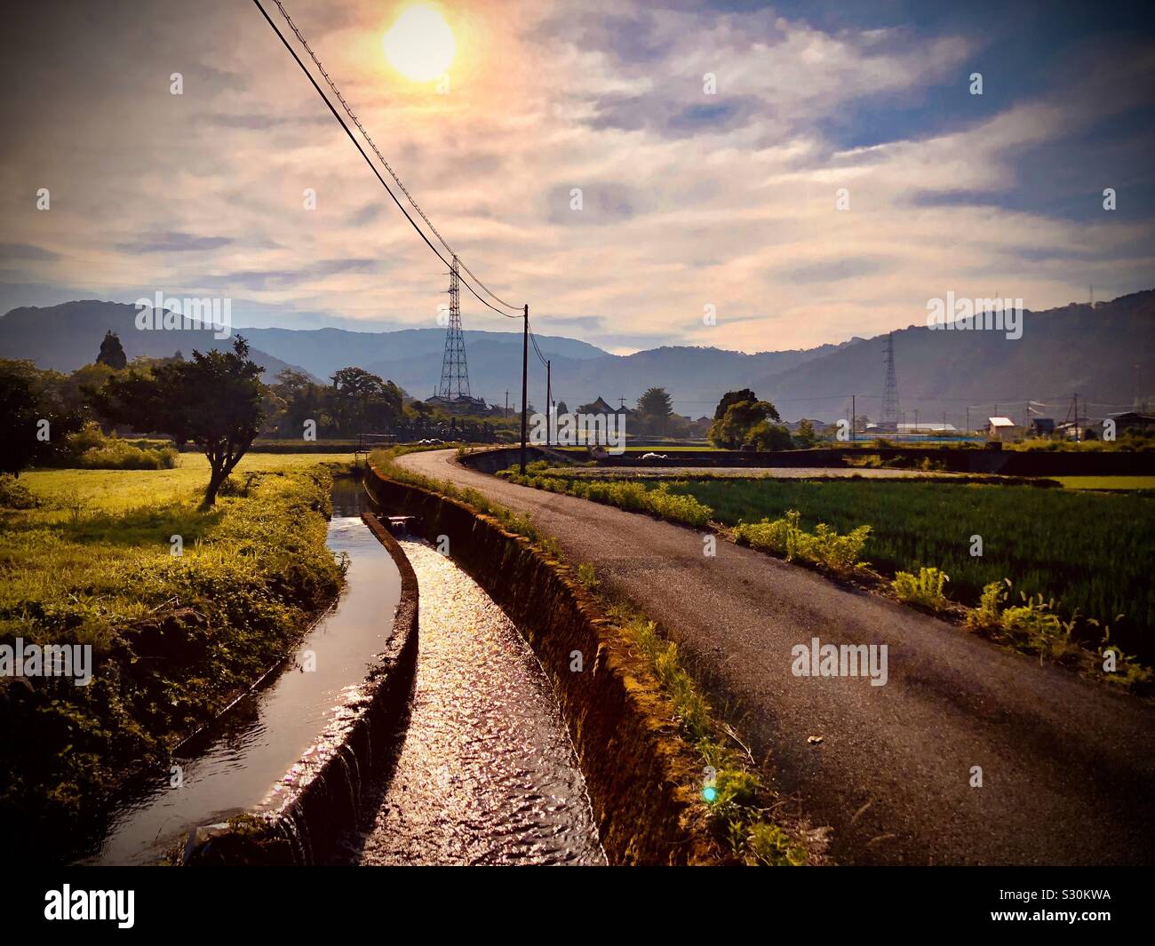 Route de campagne et la campagne japonaise Banque D'Images
