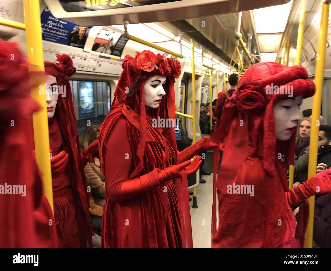 Brigade rouge de l'extinction La rébellion prendre le métro Banque D'Images