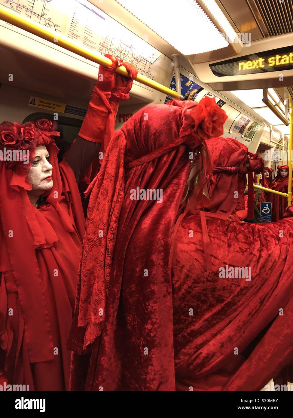 Rébellion d'extinction sur la Brigade rouge du métro de Londres - Image de stock capturée avec un smartphone