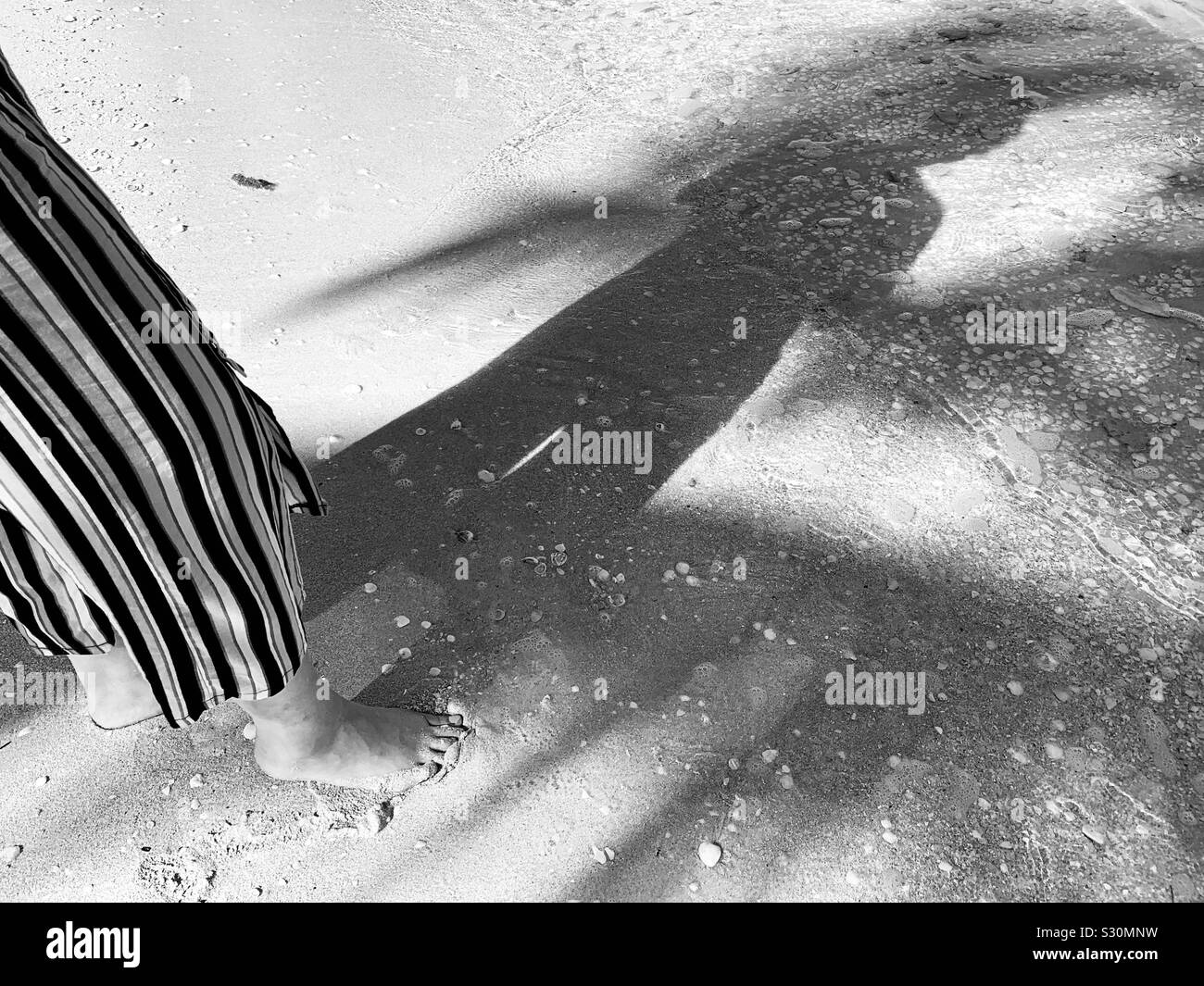 Ombres sur une plage - Image de stock capturée avec un smartphone