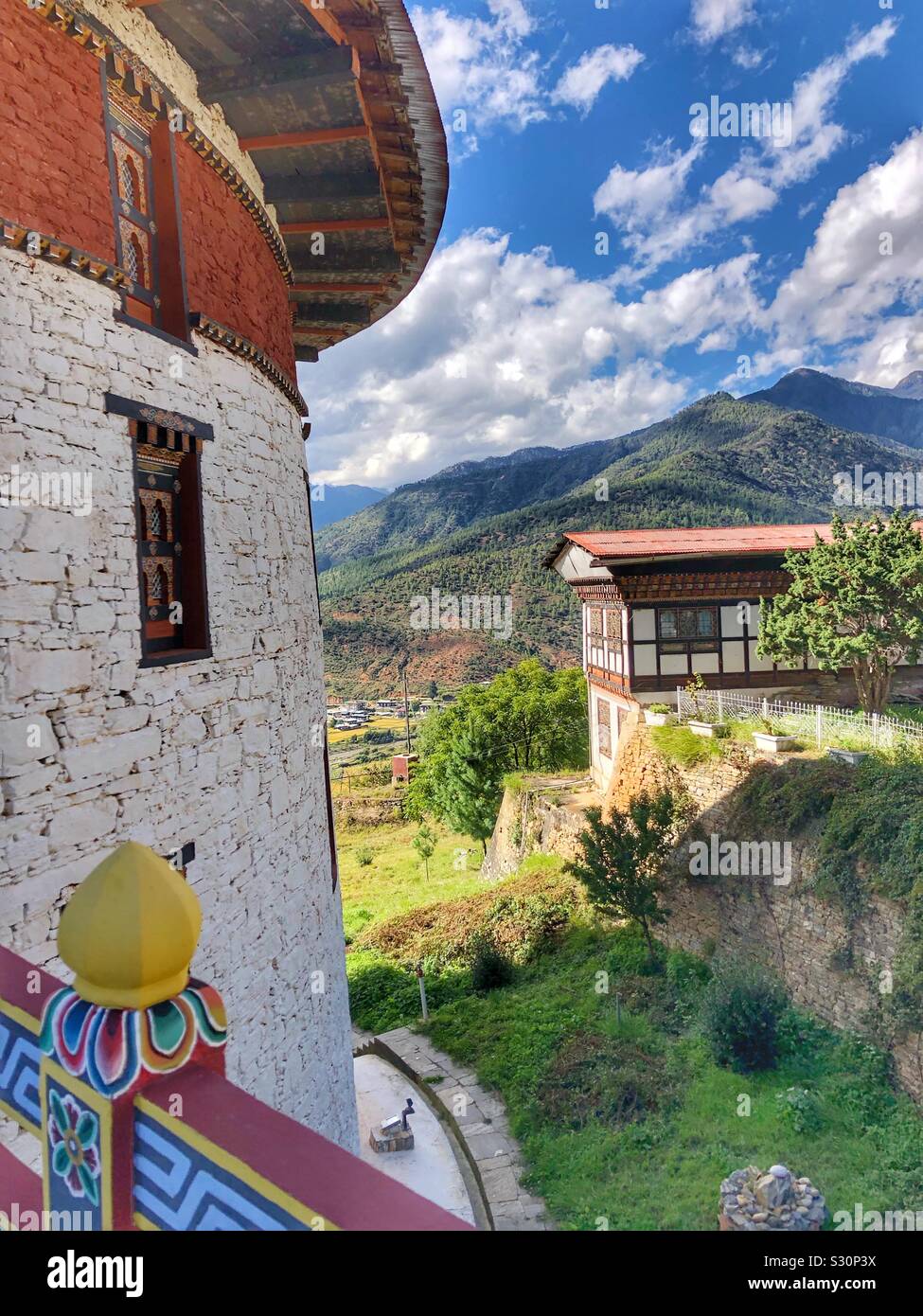 Architecture traditionnelle dans la ville pittoresque de Bhoutan. Banque D'Images