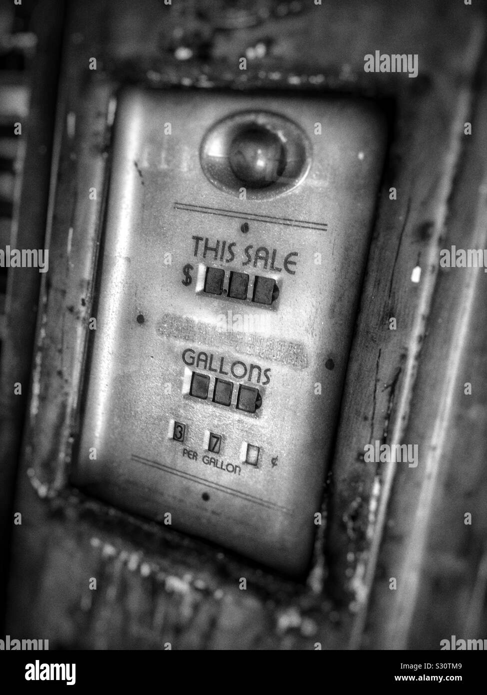 Old weathered pompe Banque D'Images