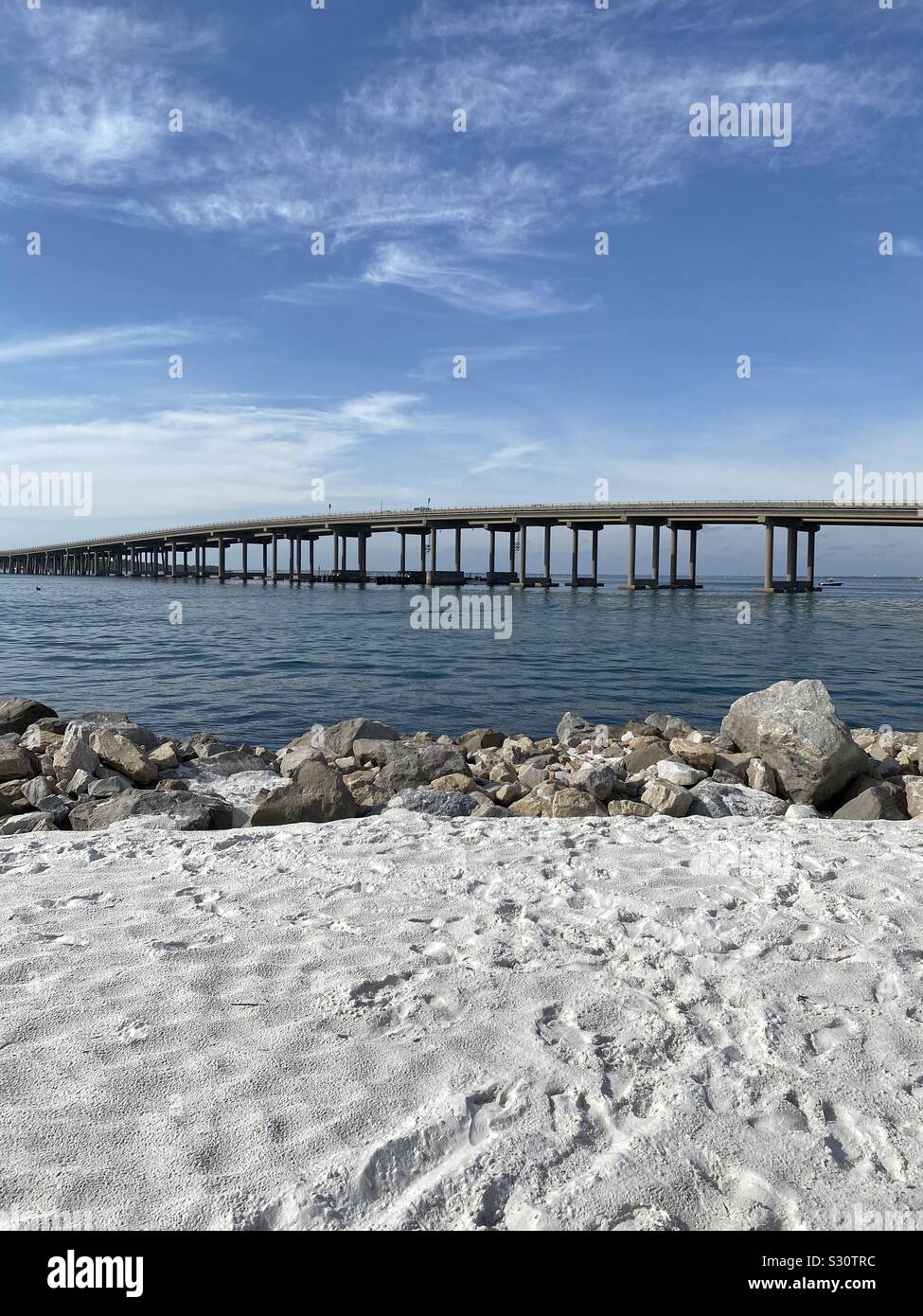 Avis de Destin, Floride pont et l'eau du golfe du Mexique Banque D'Images