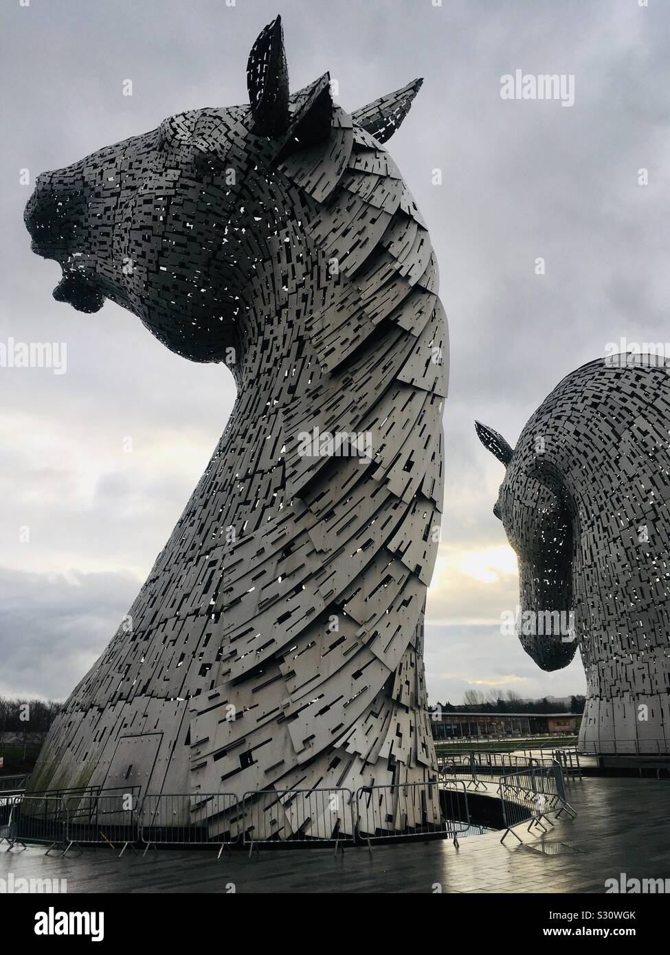 Les Kelpies. 30m de haut la tête de cheval géant sculptures de la Forth et Clyde Canal dans le parc de l'hélice, Falkirk, Ecosse par Andy Scott Banque D'Images