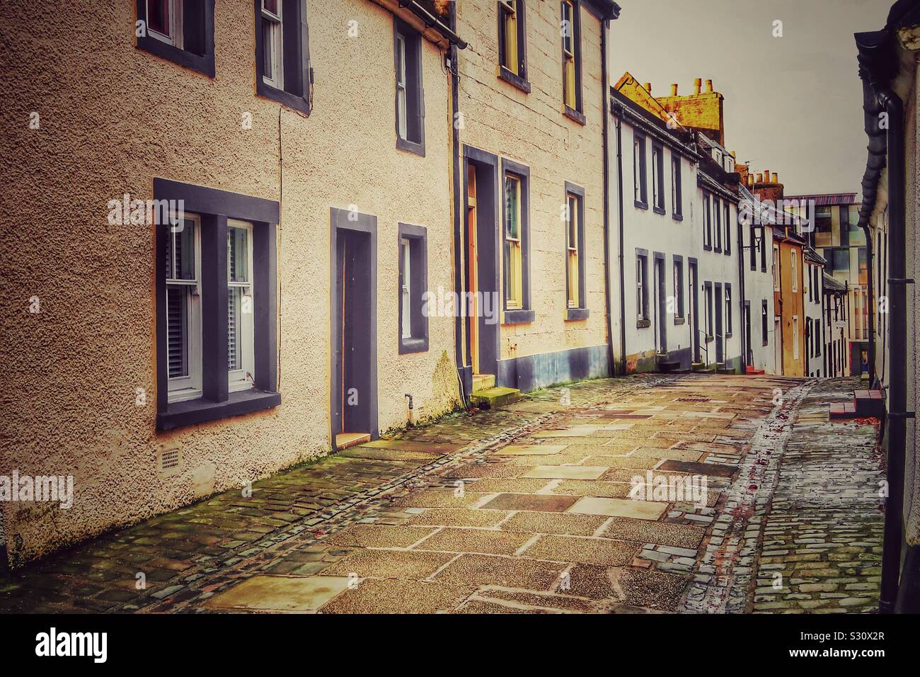 Vieille ville et pavés, Hill Street, Irvine, Ayrshire, Écosse, Royaume-Uni - Image de stock capturée avec un smartphone
