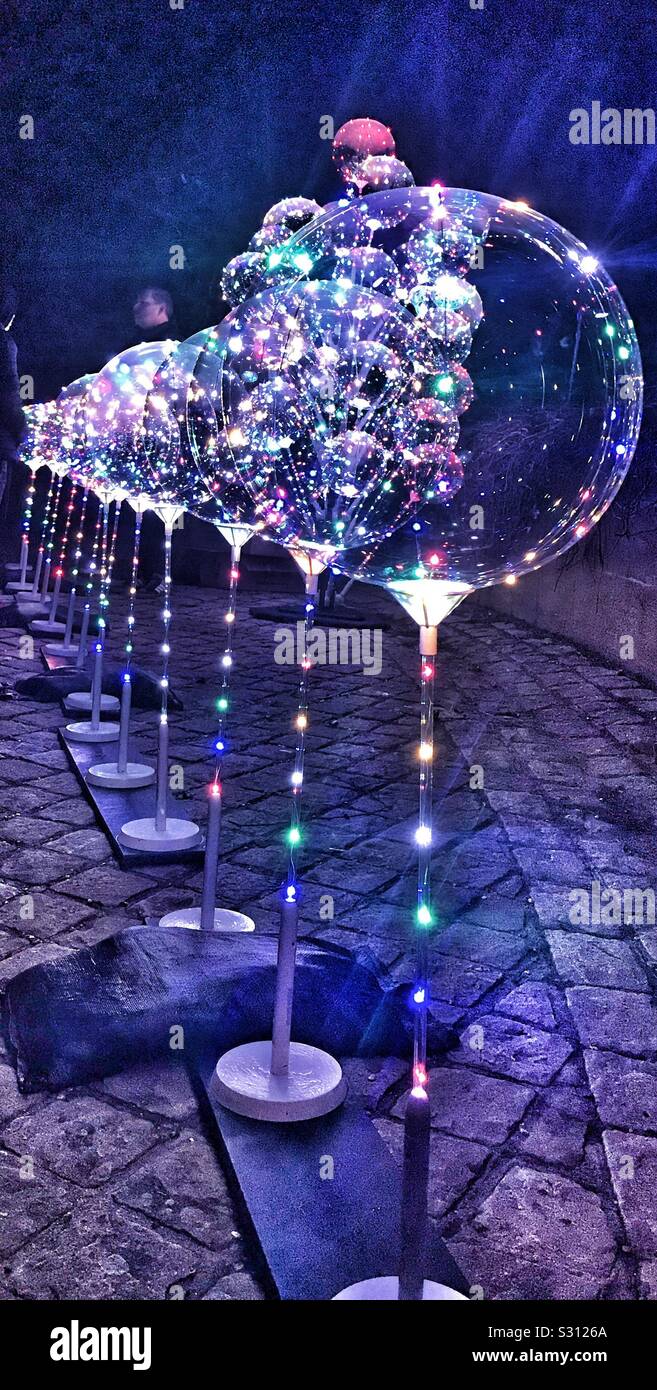 Transparent LED ballons pour vente à Blenheim Palace illuminé de Noël 2019 du Sentier lumineux Banque D'Images