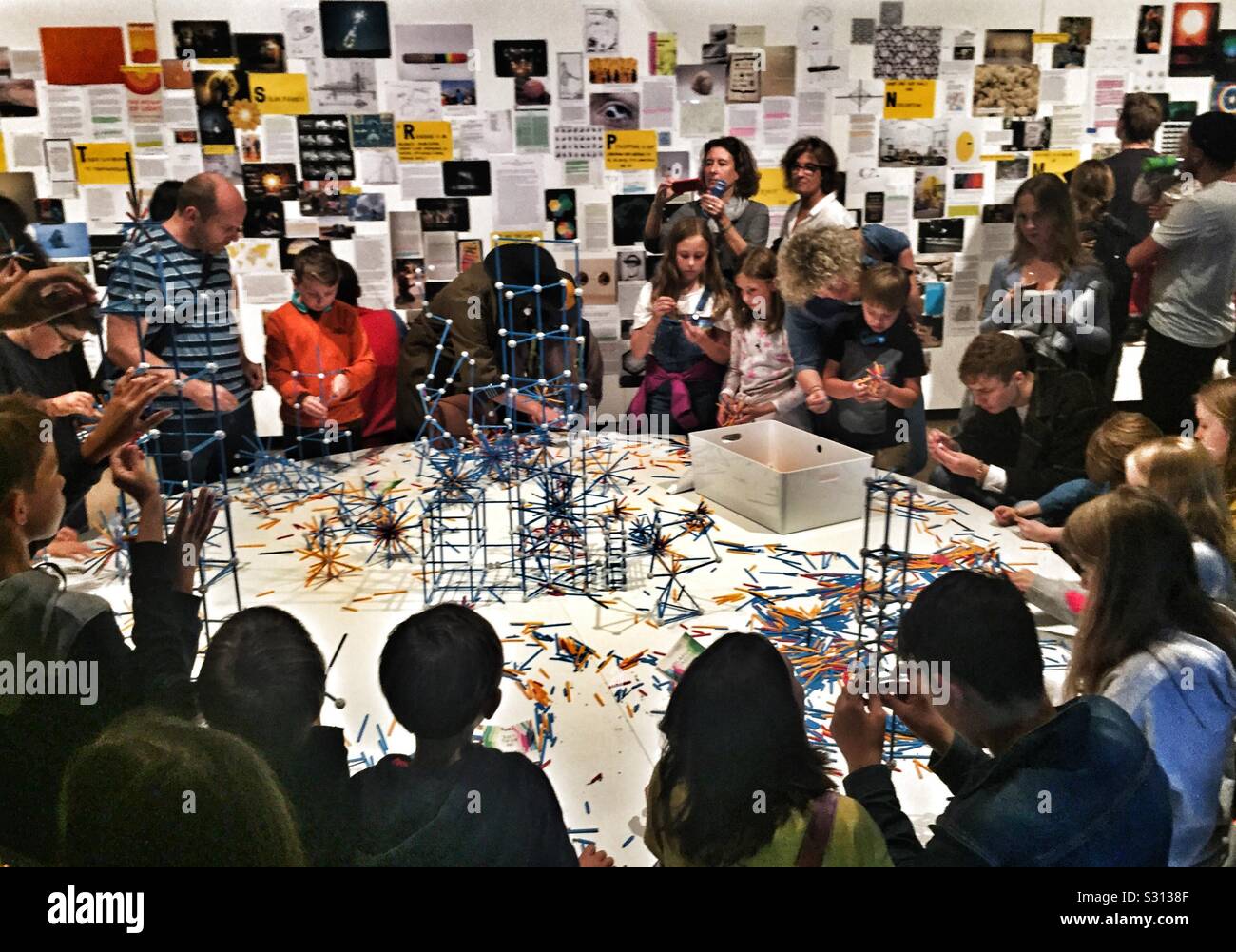 Olafur Eliasson, dans la vraie vie, exposition au Tate Modern, atelier pour enfants Banque D'Images