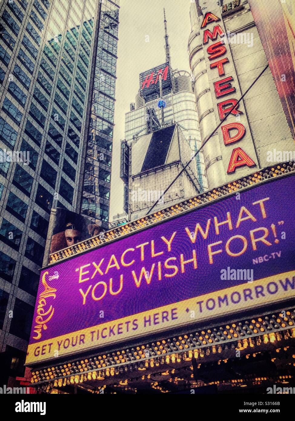 Le Nouveau Marquee Du Theatre D Amsterdam Annonce Une Citation De La Comedie Musicale Aladdin De Broadway New York Etats Unis Photo Stock Alamy