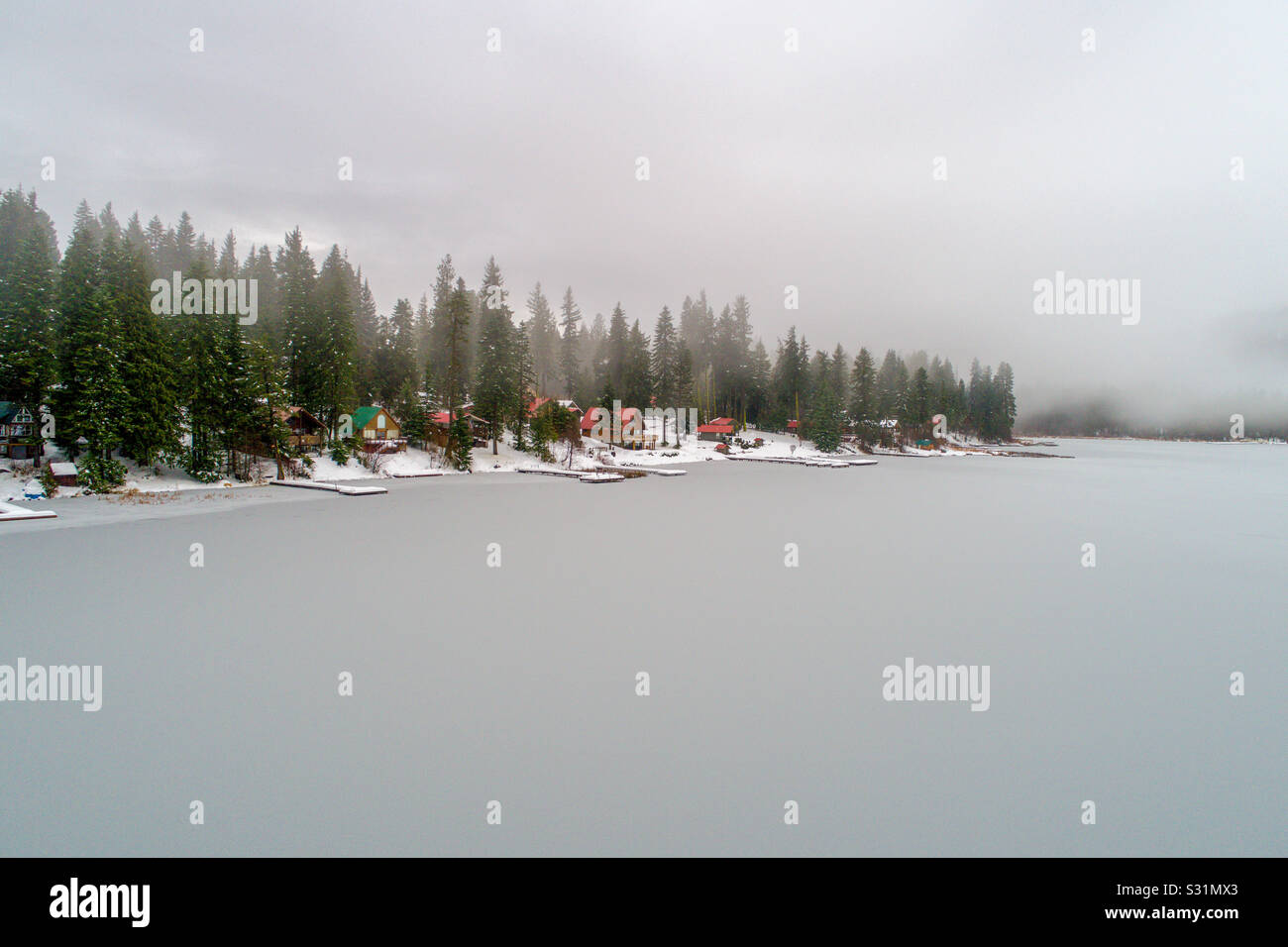 Fish Lake à Leavenworth, Washington en hiver - Image de stock capturée avec un smartphone