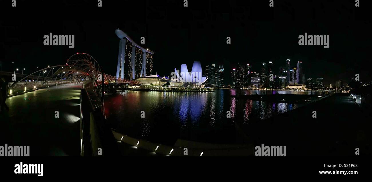 Singapour par nuit - Image de stock capturée avec un smartphone