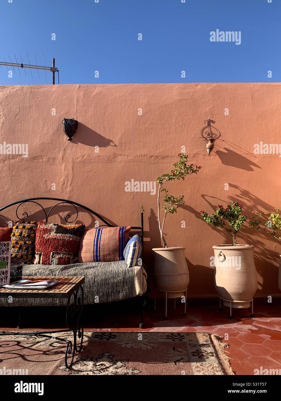 Toit-terrasse à Marrakech, Maroc Banque D'Images