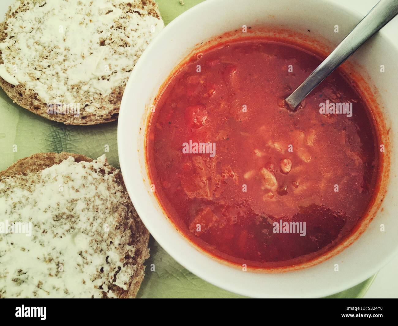 Soupe de minestrone maison - Image de stock capturée avec un smartphone