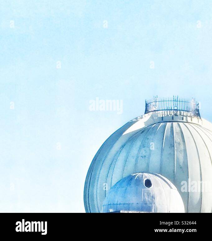 Le dôme de l'observatoire de Greenwich à la ligne méridienne lors d'une journée bleu ciel clair en janvier a fait le plein de grandeur Banque D'Images